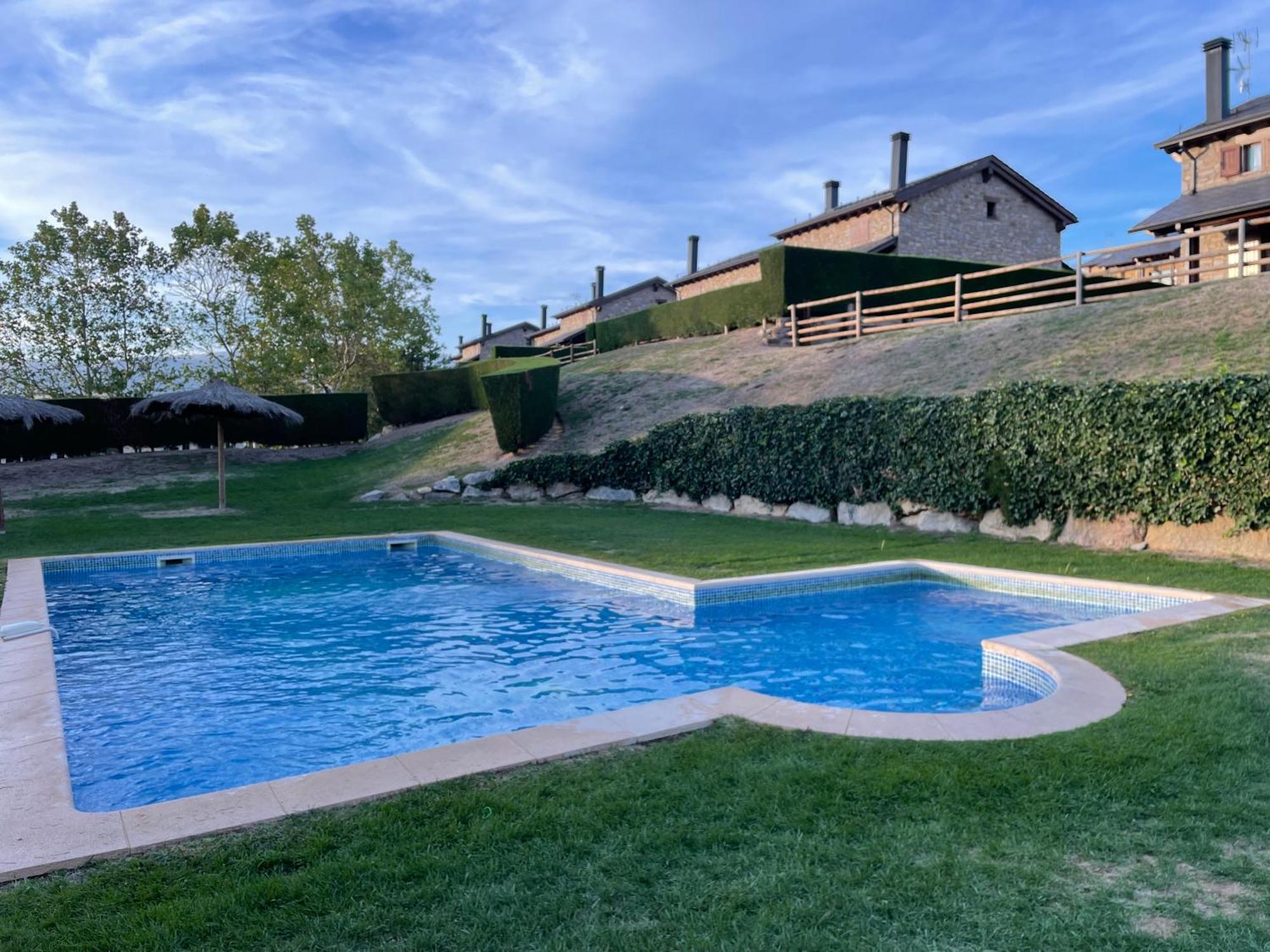 Apartamento Renovado Con Jardin Privado, Parking ,Wifi Y Piscina Osseja Exterior photo
