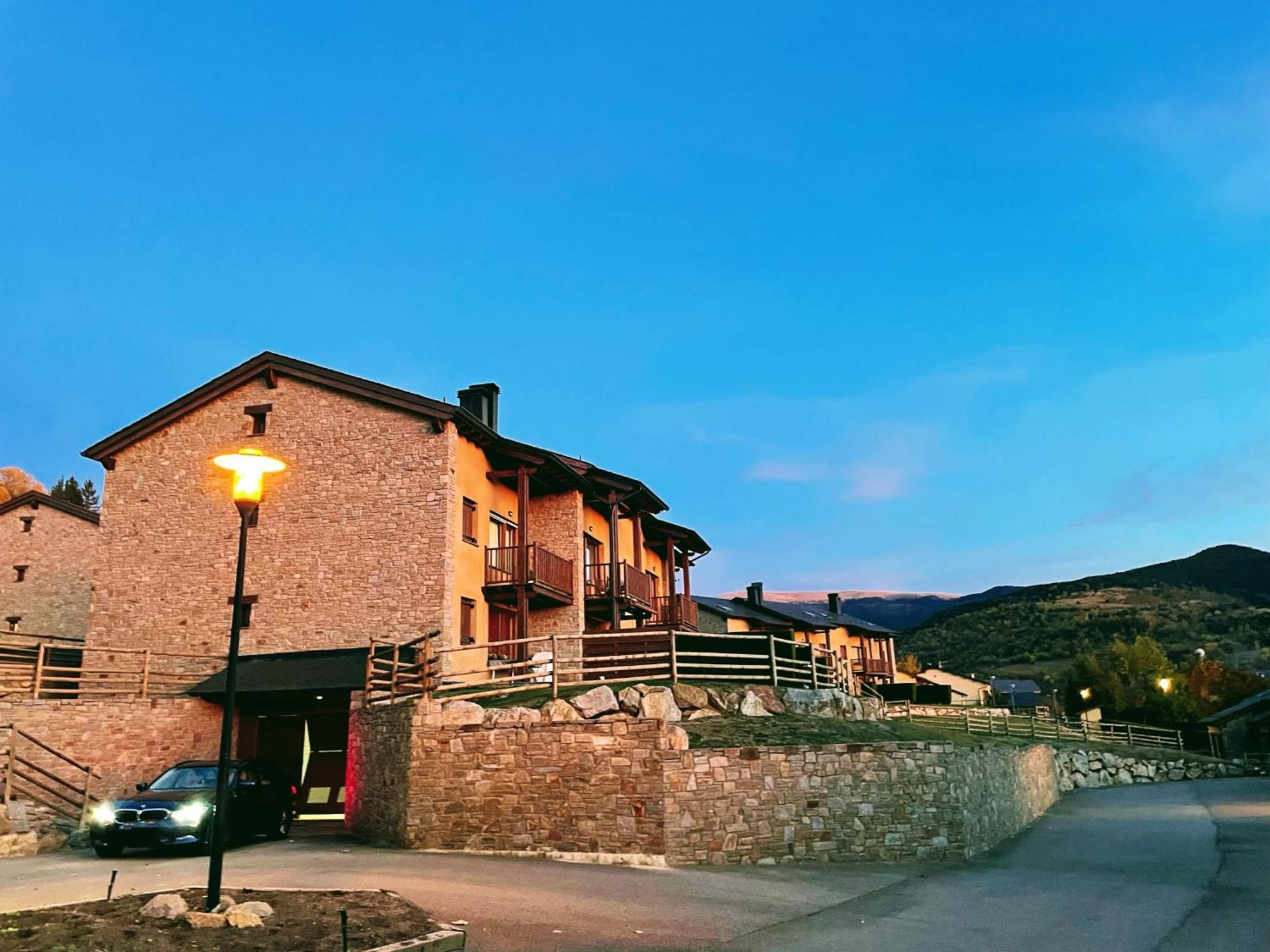 Apartamento Renovado Con Jardin Privado, Parking ,Wifi Y Piscina Osseja Exterior photo