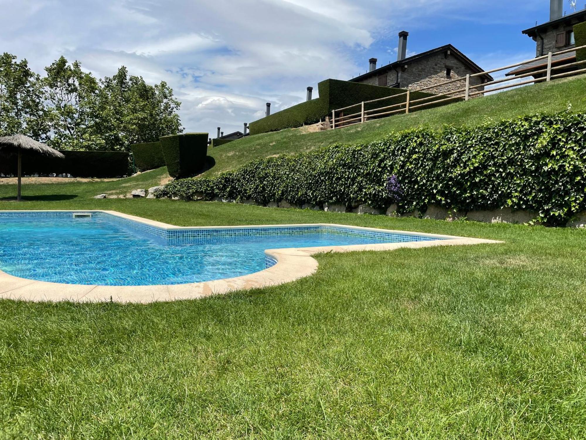 Apartamento Renovado Con Jardin Privado, Parking ,Wifi Y Piscina Osseja Exterior photo