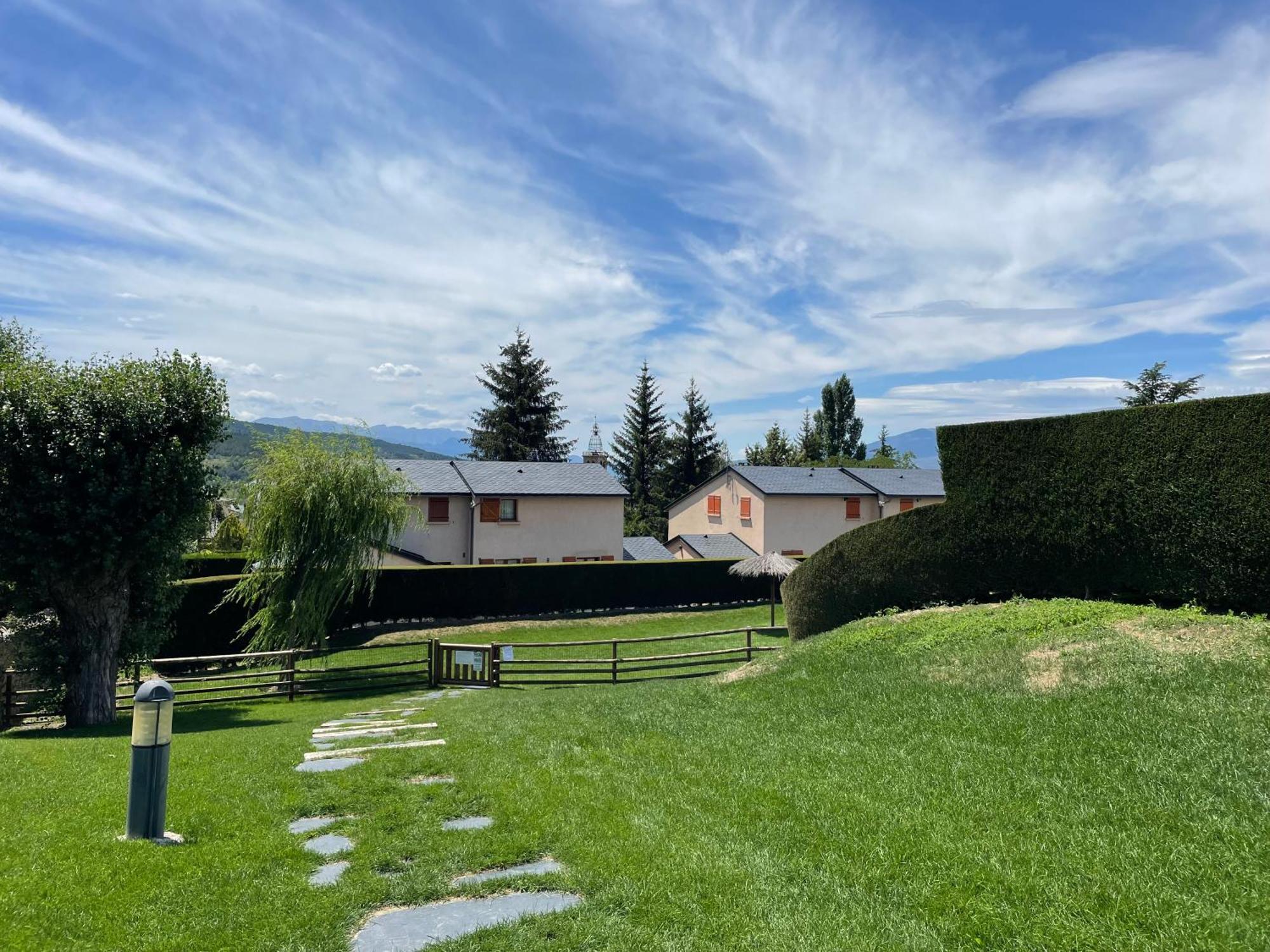 Apartamento Renovado Con Jardin Privado, Parking ,Wifi Y Piscina Osseja Exterior photo
