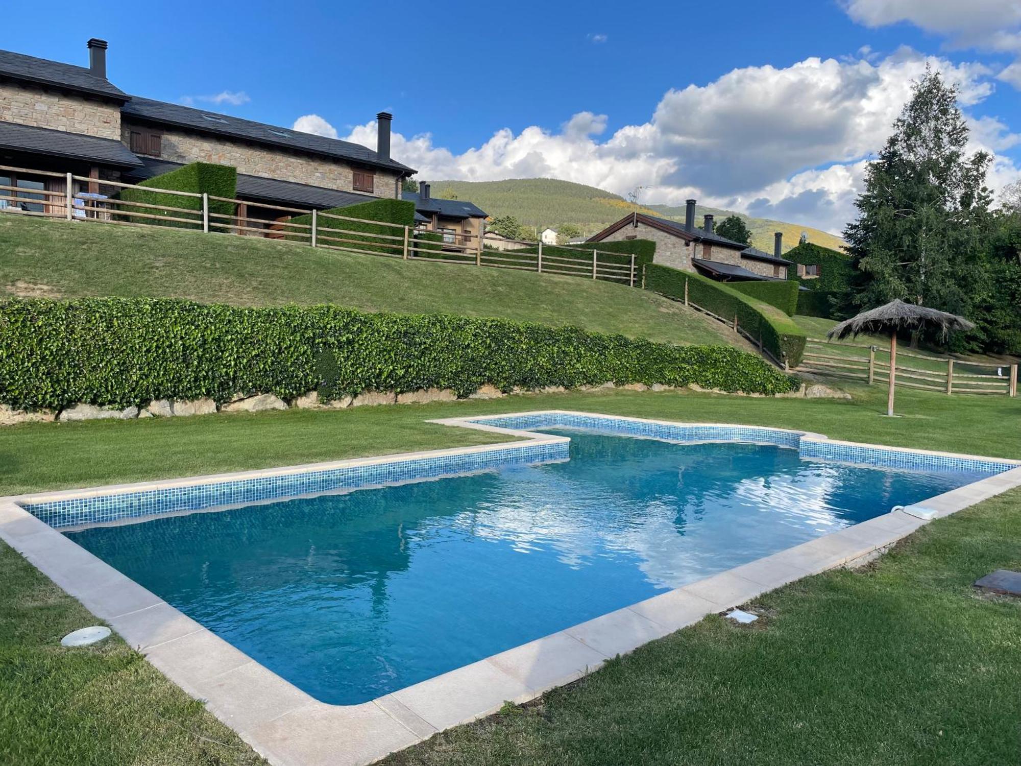 Apartamento Renovado Con Jardin Privado, Parking ,Wifi Y Piscina Osseja Exterior photo